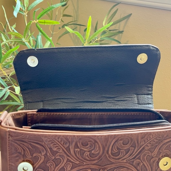 Hand Tooled Leather Bag - Picture 2 of 5